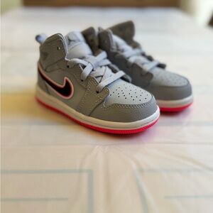 Jordan 1 mid TD new in original box